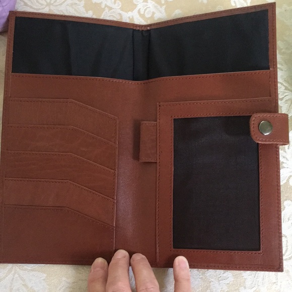 Faux leather brown men’s portfolio with chain link graphics - Picture 5 of 7